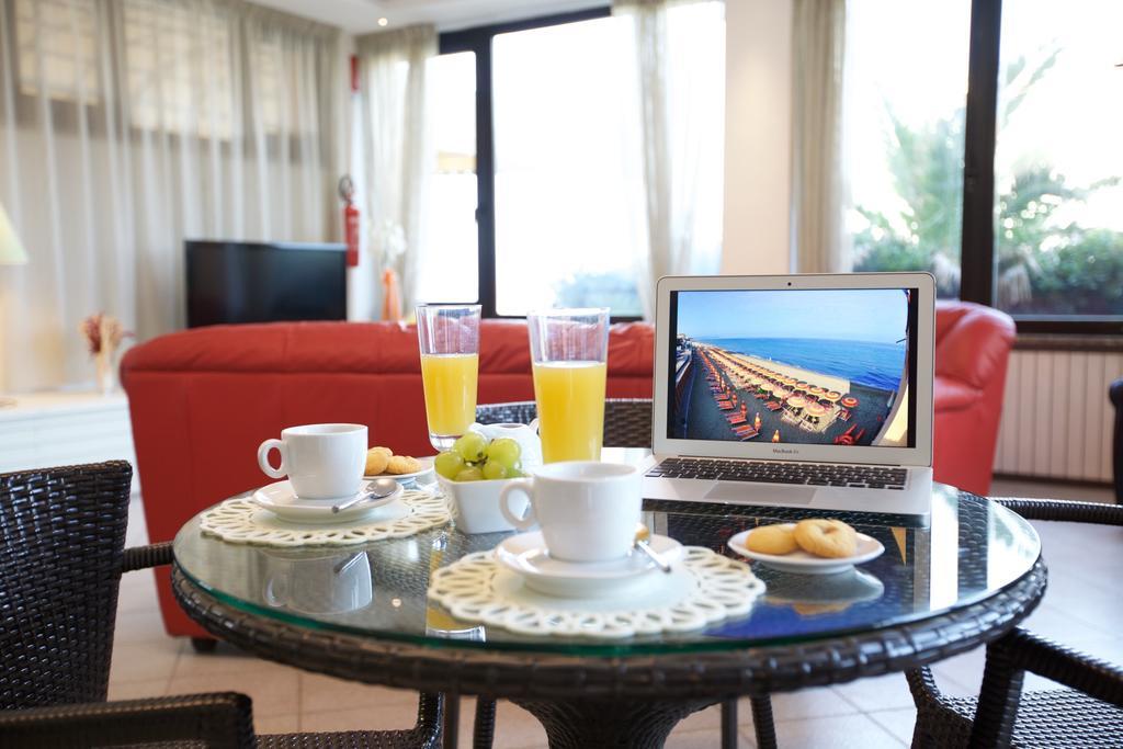 Hotel Il Delfino San Vincenzo Dış mekan fotoğraf